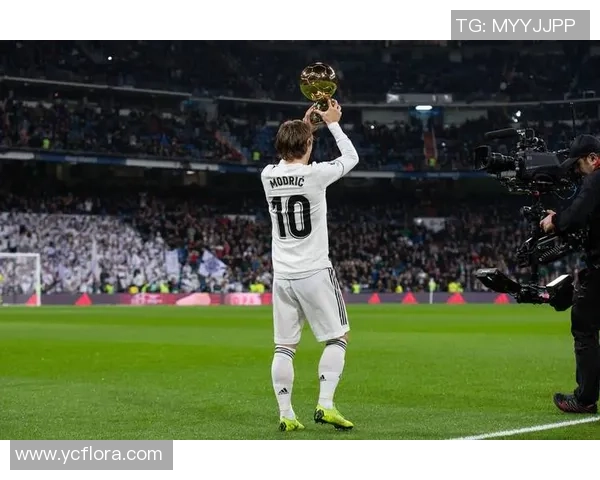 足球明星坚持健康生活不抽烟不喝酒展现积极向上的榜样力量